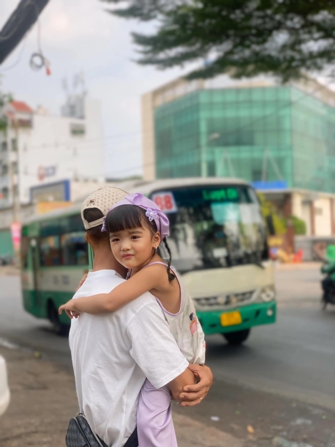 Con gái sao Việt mới ngày nào còn bị chê trán dô, mặt chành bành giờ có ngoại hình cưng xỉu, còn được dạy dỗ khéo thế này-1