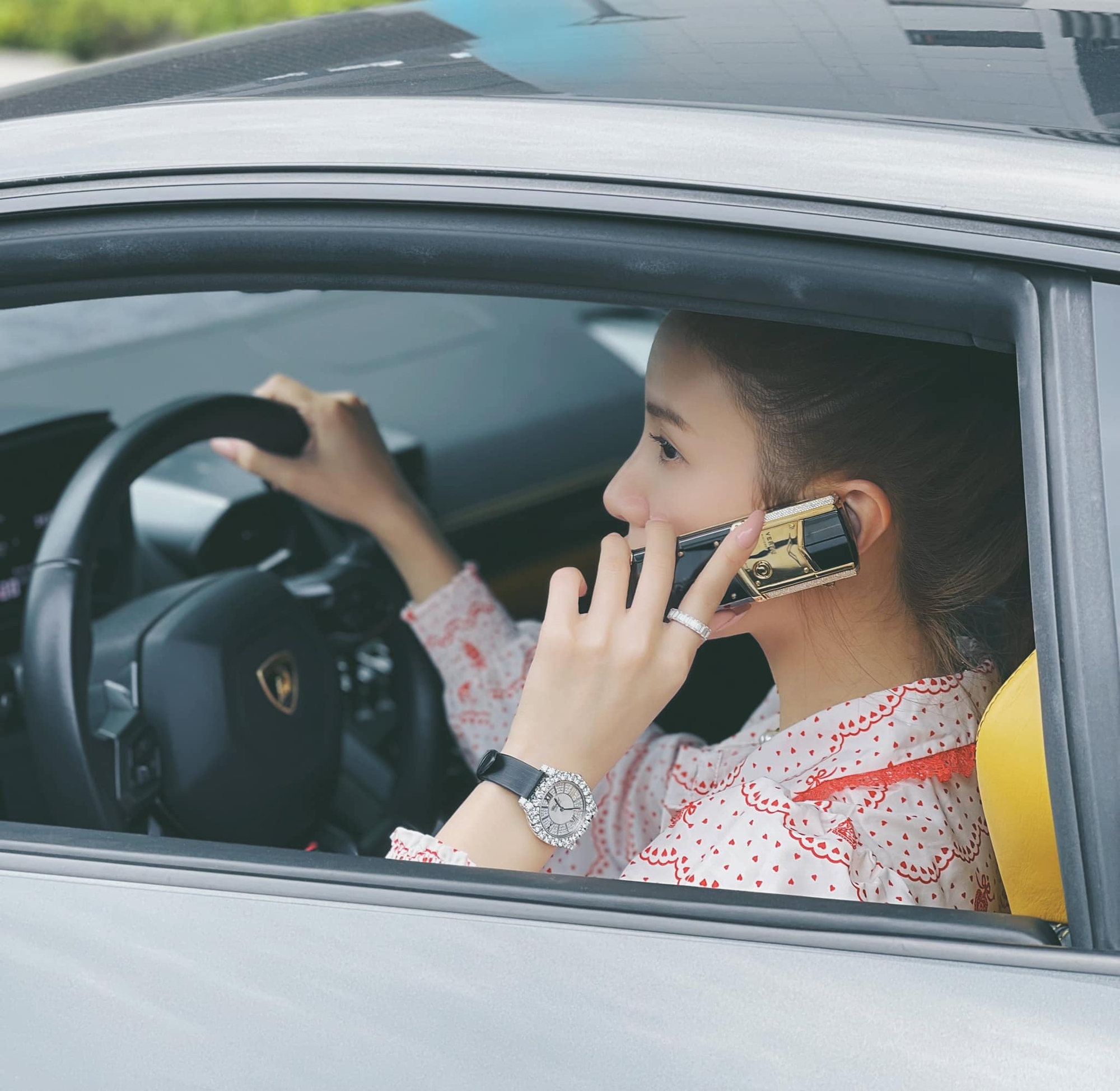 Nữ ca sĩ kín tiếng nhất hội bạn phú bà của Huyền Baby: Sự nghiệp ca hát mờ nhạt nhưng có Lamborghini 18 tỷ đồng-5