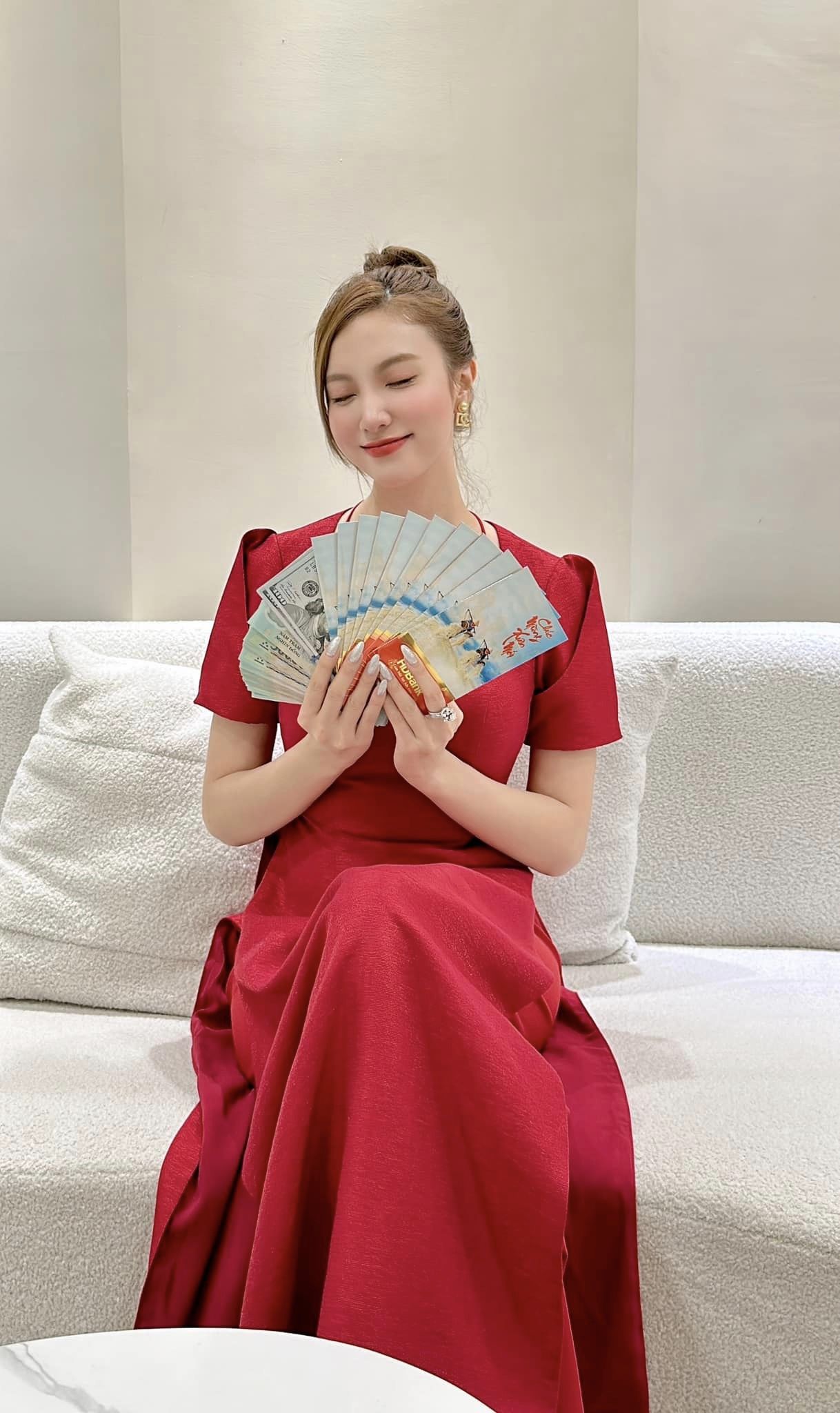 Nữ ca sĩ kín tiếng nhất hội bạn phú bà của Huyền Baby: Sự nghiệp ca hát mờ nhạt nhưng có Lamborghini 18 tỷ đồng-3