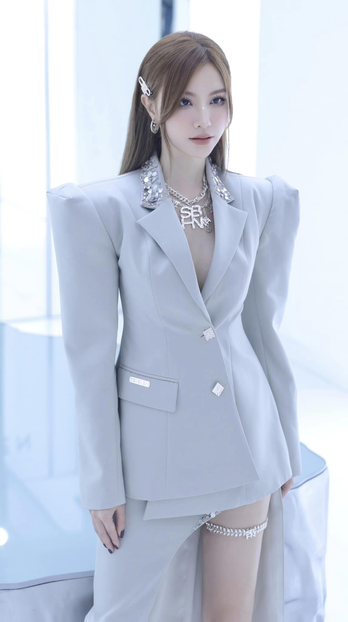 Nữ ca sĩ kín tiếng nhất hội bạn phú bà của Huyền Baby: Sự nghiệp ca hát mờ nhạt nhưng có Lamborghini 18 tỷ đồng-2