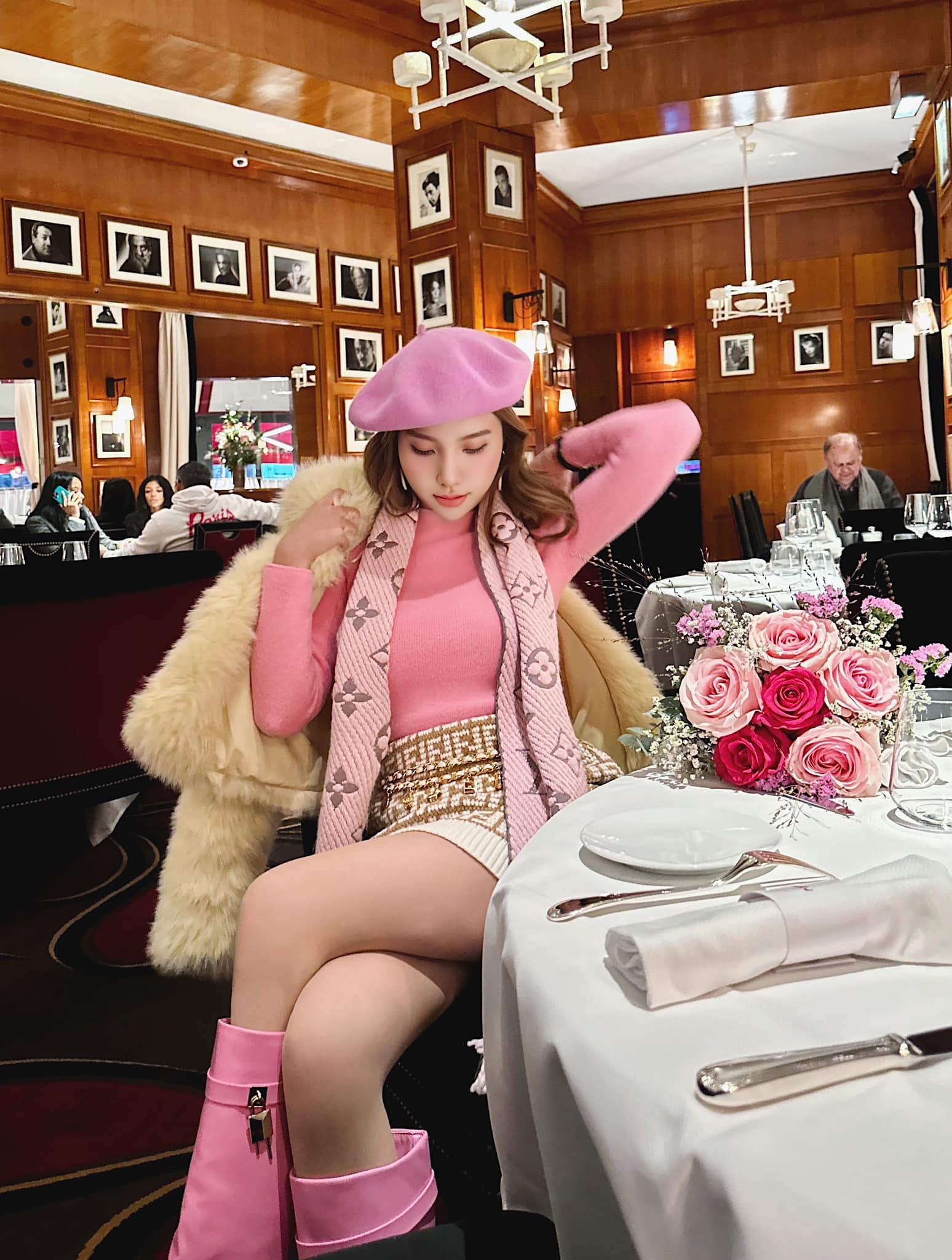 Nữ ca sĩ kín tiếng nhất hội bạn phú bà của Huyền Baby: Sự nghiệp ca hát mờ nhạt nhưng có Lamborghini 18 tỷ đồng-9