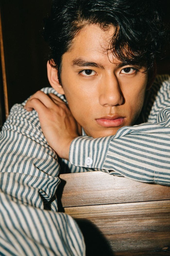 Chân dung nam diễn viên bị bắt quả tang ngoại tình ở công viên-7