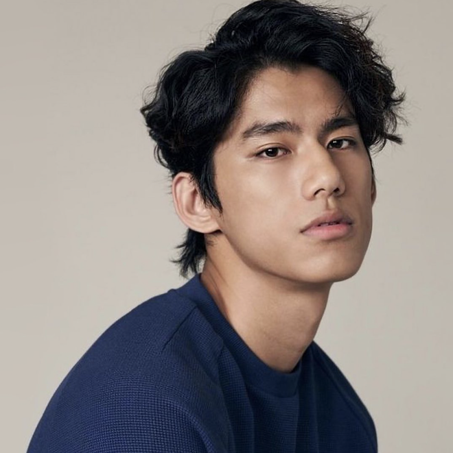 Chân dung nam diễn viên bị bắt quả tang ngoại tình ở công viên-4