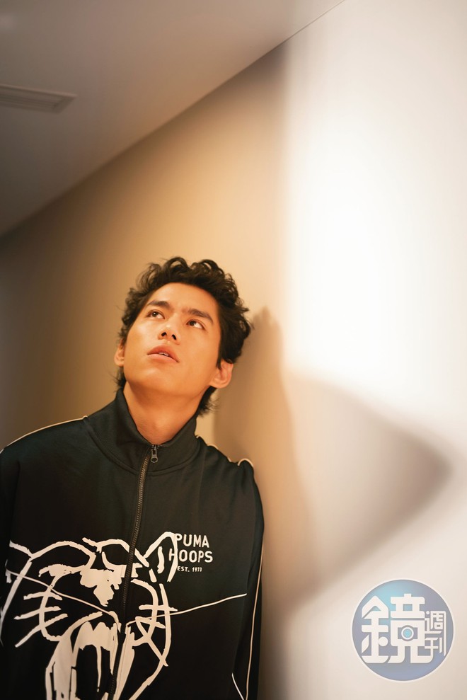 Chân dung nam diễn viên bị bắt quả tang ngoại tình ở công viên-11