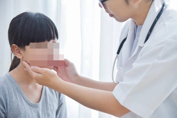 Mới 11 tuổi, cậu bé được chẩn đoán mắc ung thư tuyến giáp, bác sĩ chỉ ra những nguyên nhân phải cẩn trọng xem xét-2