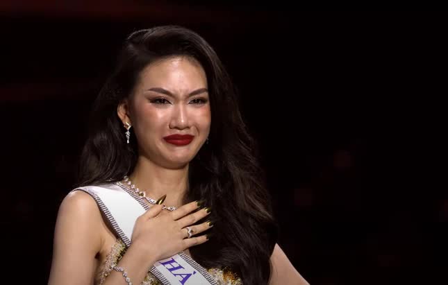 Hoa hậu Bùi Quỳnh Hoa xác nhận bị đuổi học-1