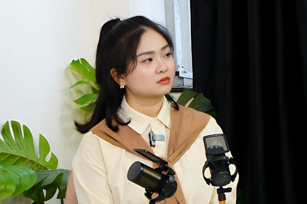 Thiện Nhân và người yêu đồng giới nắm tay tình tứ, cùng đi du lịch sau 2 năm công khai yêu-8