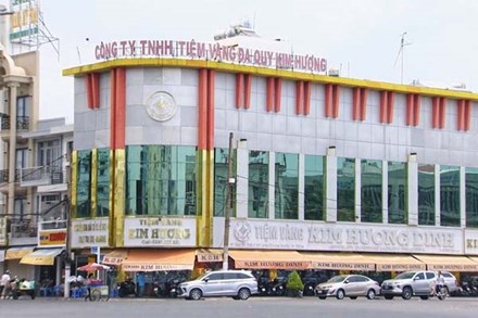 Đột kích tiệm vàng lớn ở An Giang, phát hiện vàng nghi giả thương hiệu lớn