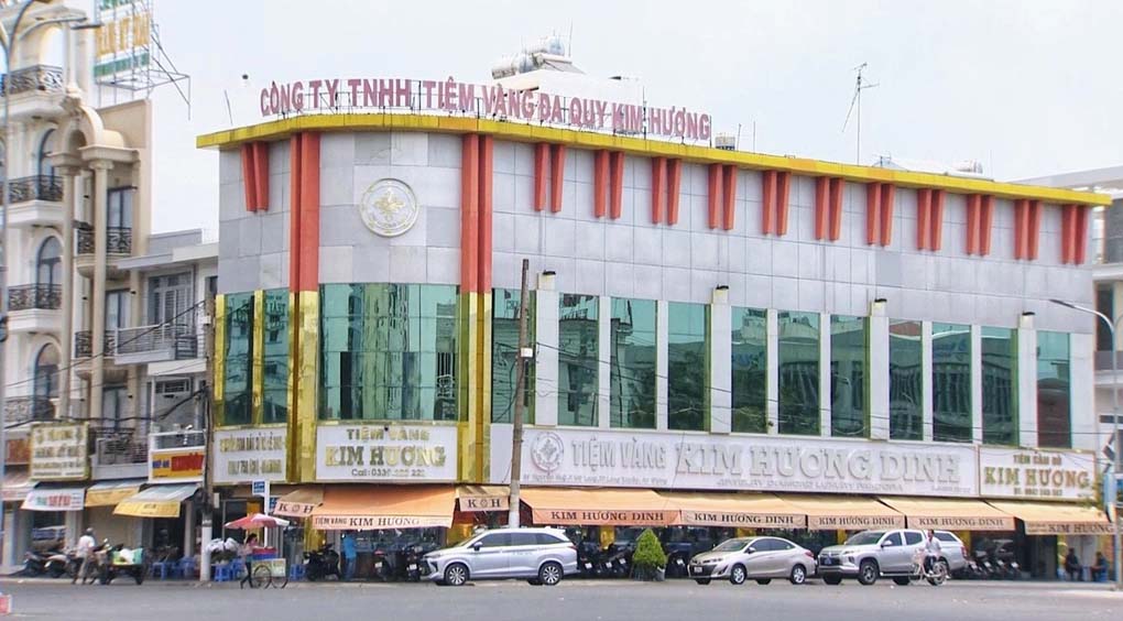 Đột kích tiệm vàng lớn ở An Giang, phát hiện vàng nghi giả thương hiệu lớn-1