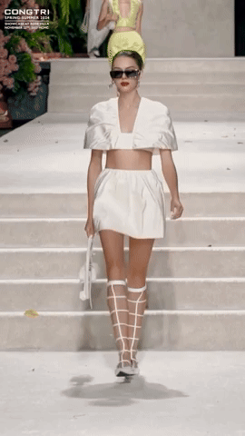 Vợ Tây của Bùi Tiến Dũng lộ mắt thâm quầng, đưa con trai đến sân bay hội ngộ với chồng chỉ vỏn vẹn một tiếng rồi lại xa nhau-8