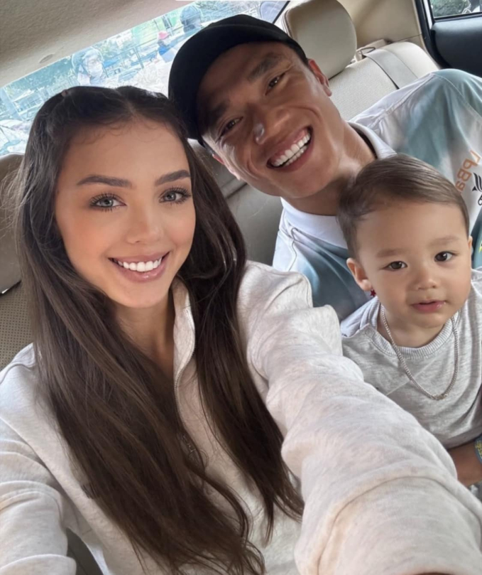 Vợ Tây của Bùi Tiến Dũng lộ mắt thâm quầng, đưa con trai đến sân bay hội ngộ với chồng chỉ vỏn vẹn một tiếng rồi lại xa nhau-3