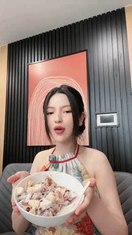 Chu Thanh Huyền uống bia, quậy tưng bừng trước đám cưới, tự tay làm một món ăn độc lạ cho Quang Hải nhưng kèm theo cảnh báo-2