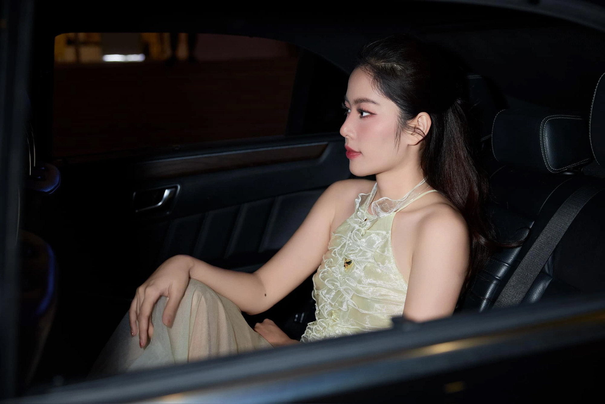 Phẫn nộ: Fan Nam Em đòi nắm đầu cô giáo nếu dám đụng tới thần tượng, phản ứng của người đẹp càng gây bức xúc hơn-2