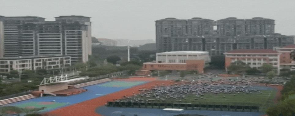 Hình ảnh đẹp nhất khi động đất xảy ra: Nam sinh bế bạn khuyết tật ra khỏi lớp bất chấp nguy hiểm-5