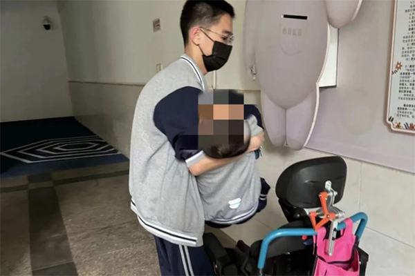 Nam sinh đạt điểm cao trong kỳ thi ĐH, chưa kịp ăn mừng đã bị cảnh sát bắt giữ: Nguyên nhân khiến cha mẹ và giáo viên lặng người-5