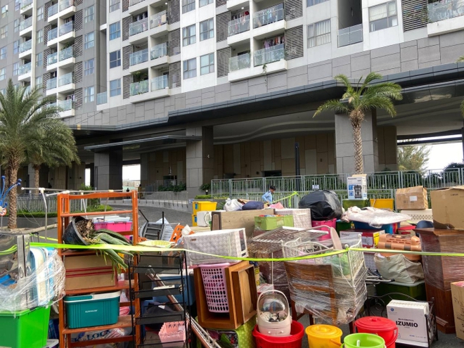 Cô gái nuôi 19 con chó bị cư dân đuổi khỏi chung cư ở TP.HCM lên tiếng: Tôi biết tôi sai rồi, nhưng tôi cũng mệt lắm!-2