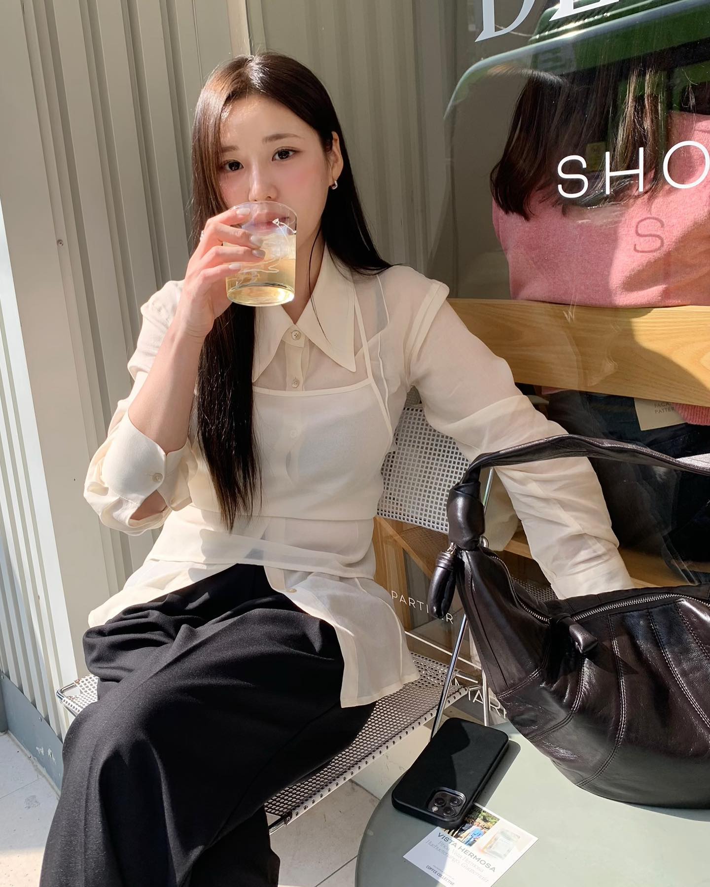 Mặc đẹp không khó với 10 cách phối áo sơ mi và quần ống rộng chuẩn sành điệu-2