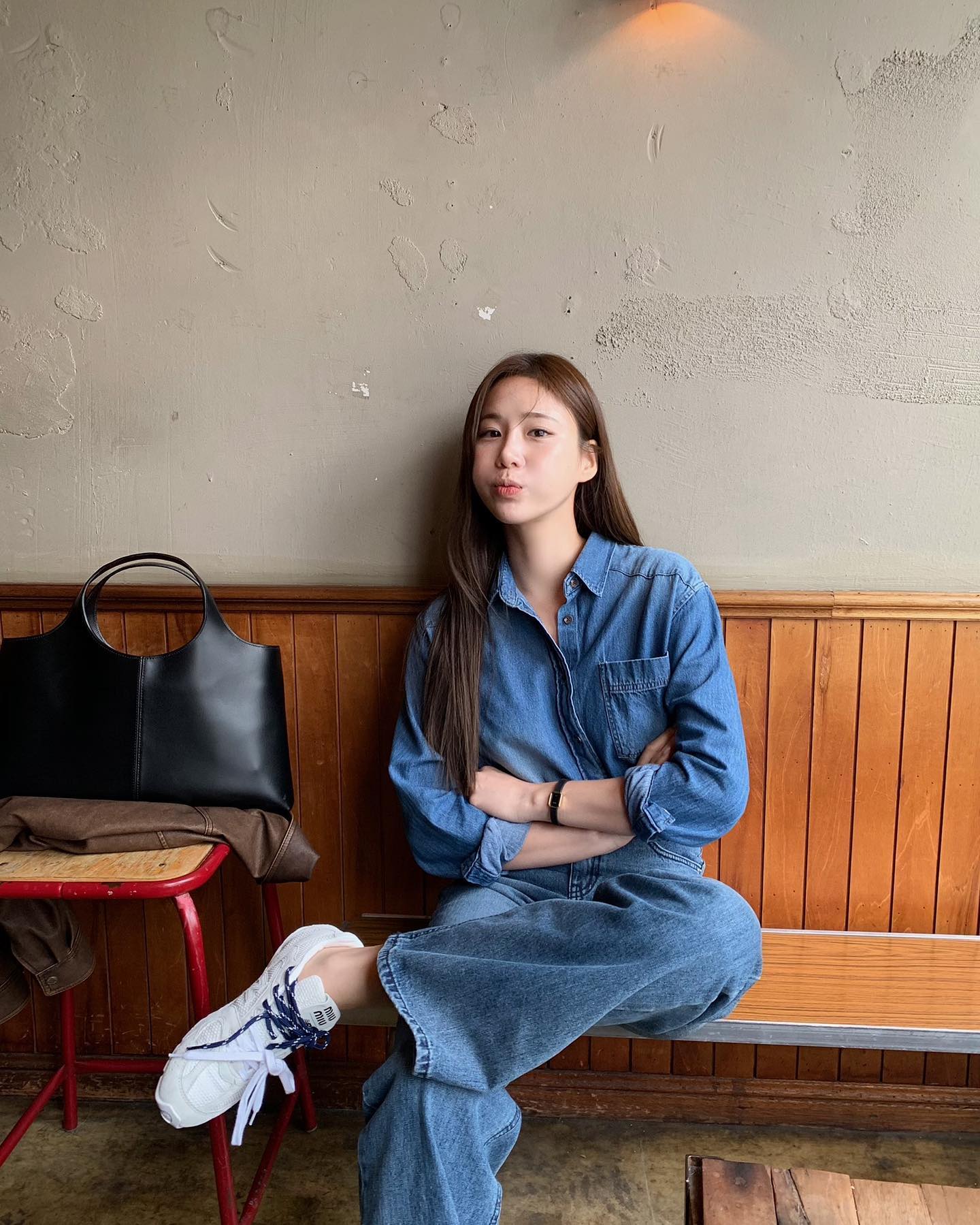 Mặc đẹp không khó với 10 cách phối áo sơ mi và quần ống rộng chuẩn sành điệu-4