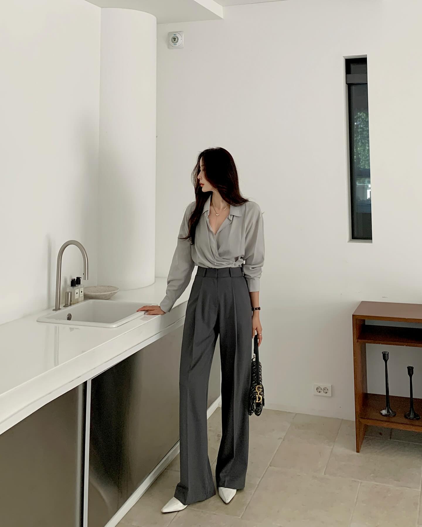 Mặc đẹp không khó với 10 cách phối áo sơ mi và quần ống rộng chuẩn sành điệu-5