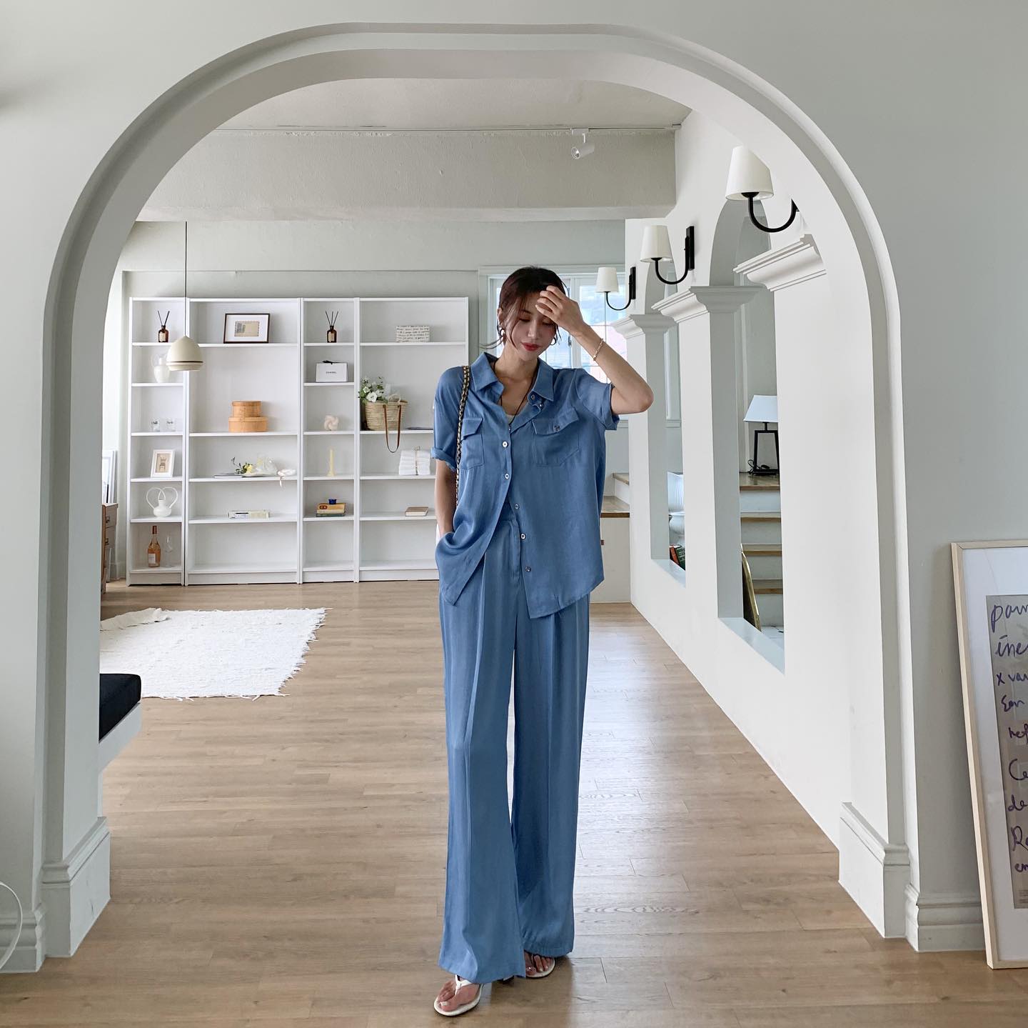 Mặc đẹp không khó với 10 cách phối áo sơ mi và quần ống rộng chuẩn sành điệu-8