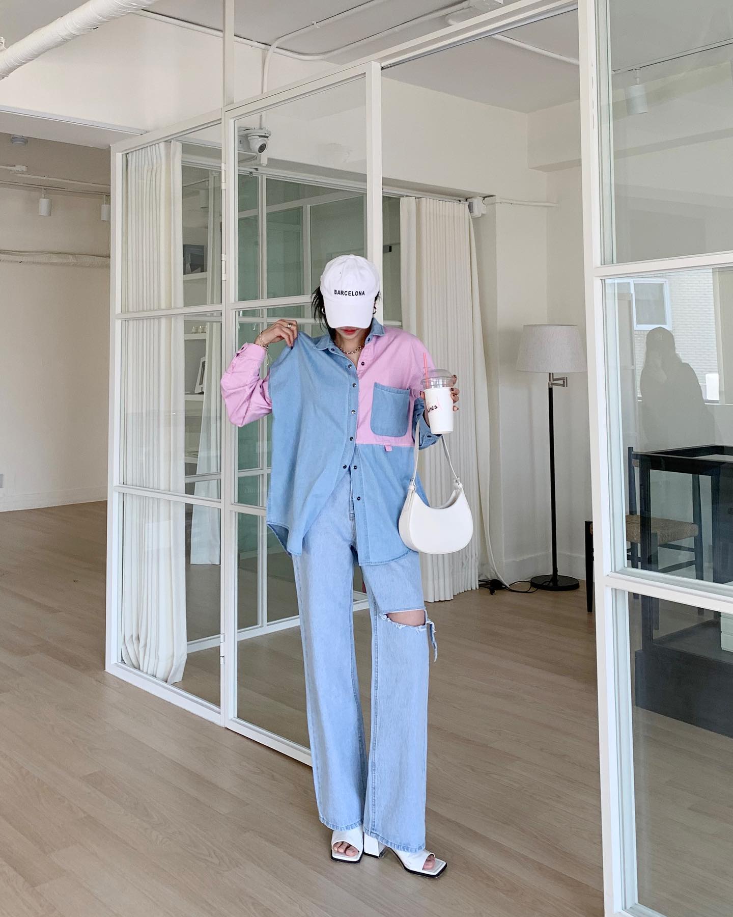 Mặc đẹp không khó với 10 cách phối áo sơ mi và quần ống rộng chuẩn sành điệu-9