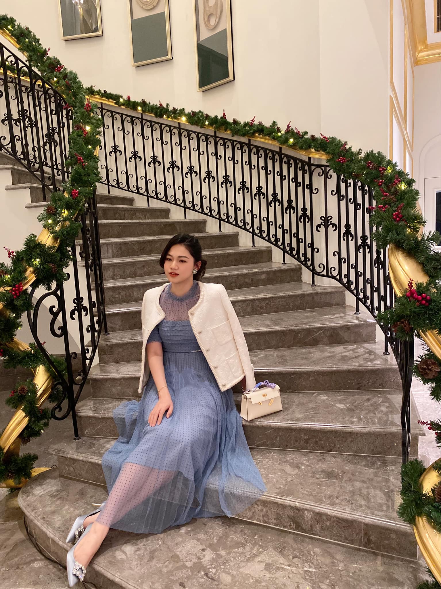 Á hậu cao 1m81 từ chối thi quốc tế về lấy chồng đại gia hơn 16 tuổi: Giờ 1 nách 2 con, sống trong biệt thự nằm  giữa phố-8