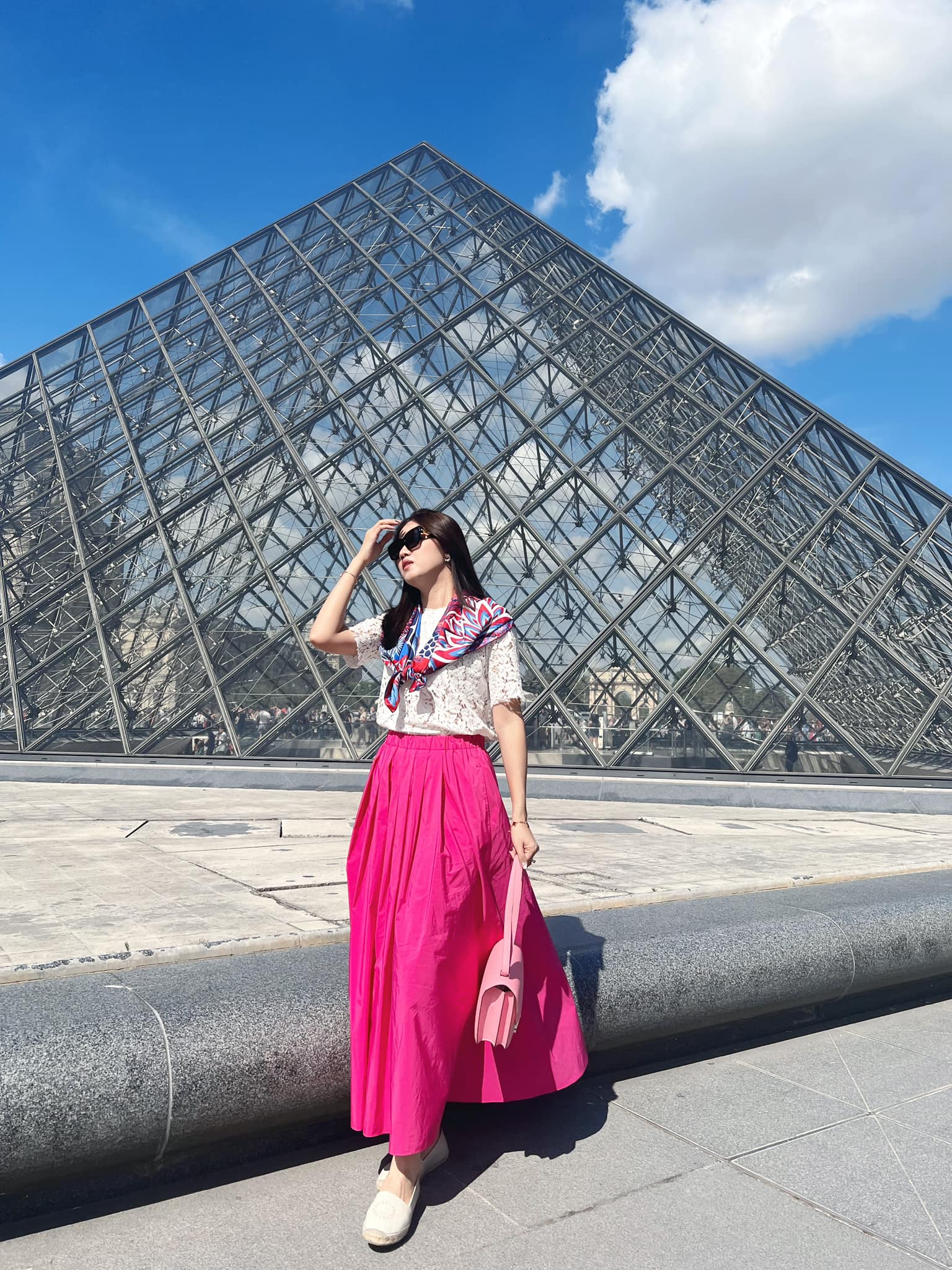 Á hậu cao 1m81 từ chối thi quốc tế về lấy chồng đại gia hơn 16 tuổi: Giờ 1 nách 2 con, sống trong biệt thự nằm  giữa phố-9