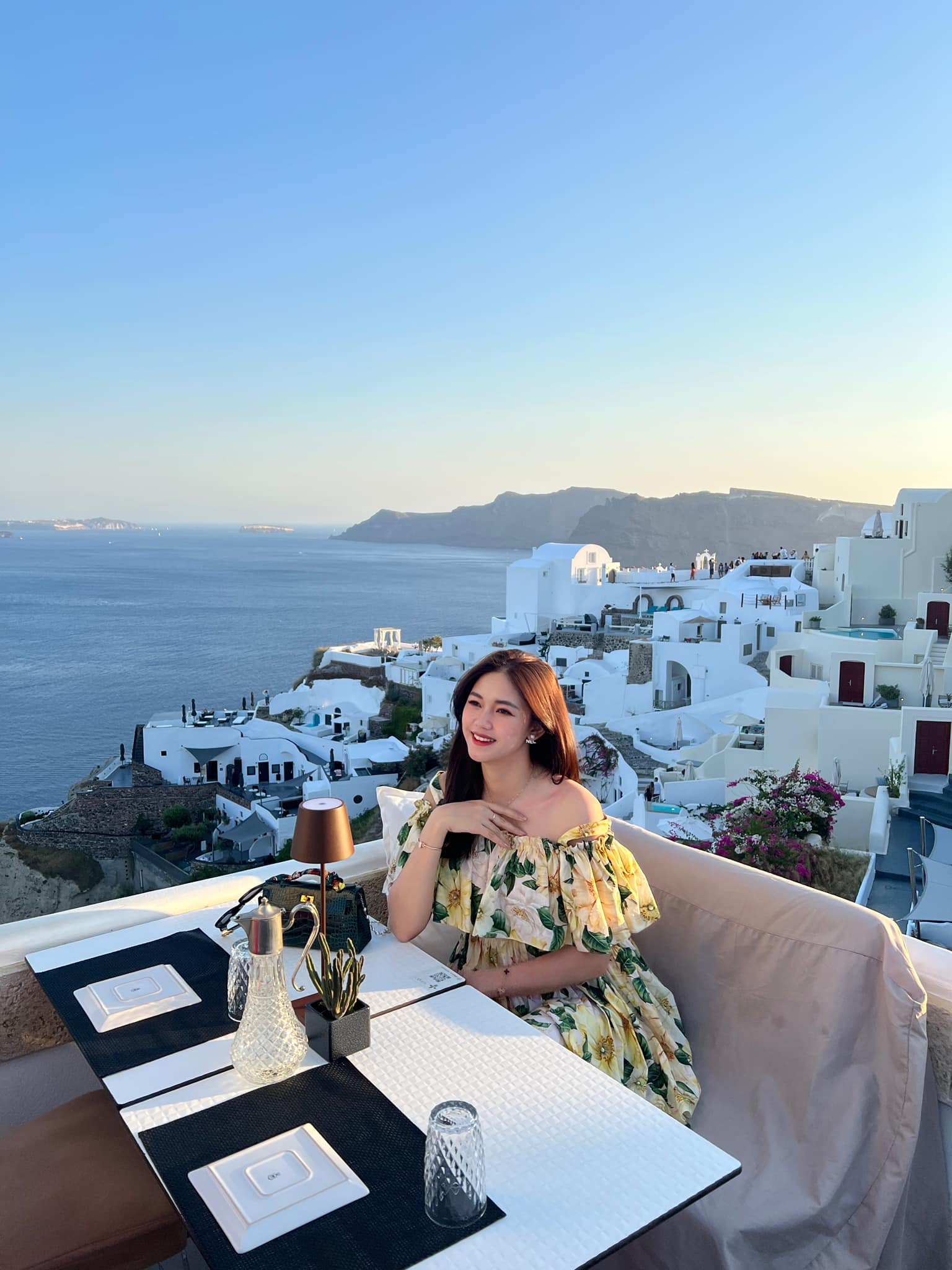 Á hậu cao 1m81 từ chối thi quốc tế về lấy chồng đại gia hơn 16 tuổi: Giờ 1 nách 2 con, sống trong biệt thự nằm  giữa phố-10