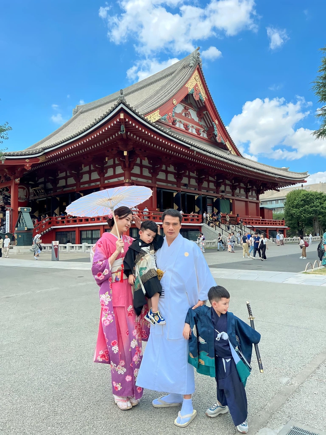 Á hậu cao 1m81 từ chối thi quốc tế về lấy chồng đại gia hơn 16 tuổi: Giờ 1 nách 2 con, sống trong biệt thự nằm  giữa phố-5