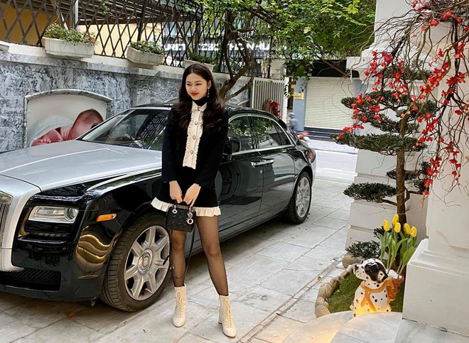 Á hậu cao 1m81 từ chối thi quốc tế về lấy chồng đại gia hơn 16 tuổi: Giờ 1 nách 2 con, sống trong biệt thự nằm  giữa phố-7