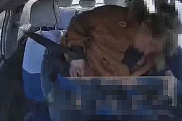 Taxi chưa dừng đã tháo dây an toàn, cô gái bị thương rất nặng-1