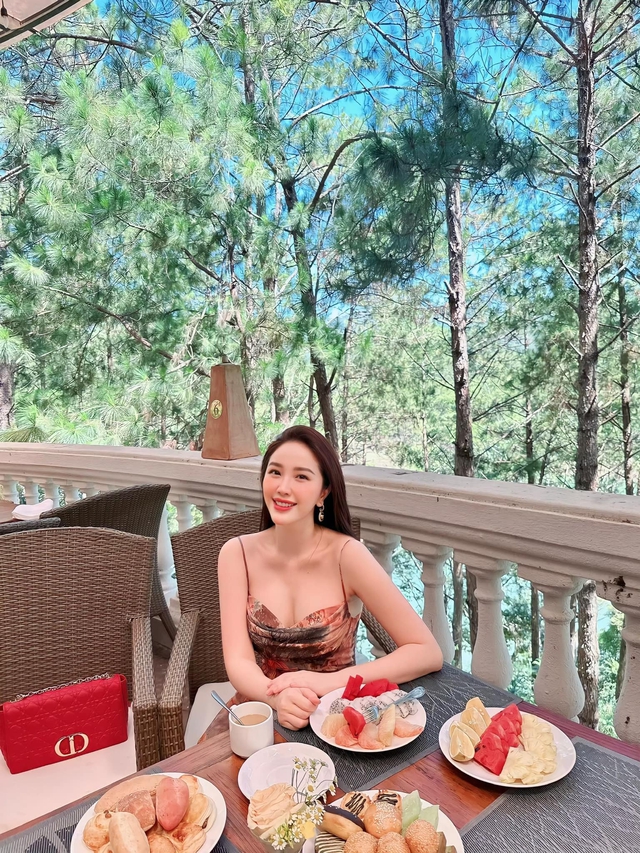 Nhan sắc gợi cảm tuổi U40 của công chúa showbiz Việt, lấy chồng đại gia hơn 10 tuổi, sống giàu sang-2