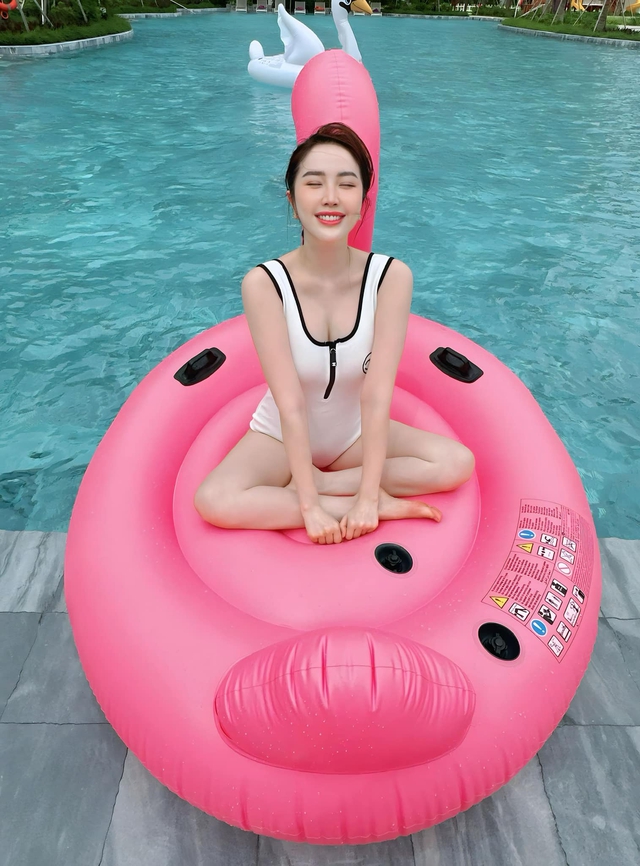 Nhan sắc gợi cảm tuổi U40 của công chúa showbiz Việt, lấy chồng đại gia hơn 10 tuổi, sống giàu sang-11