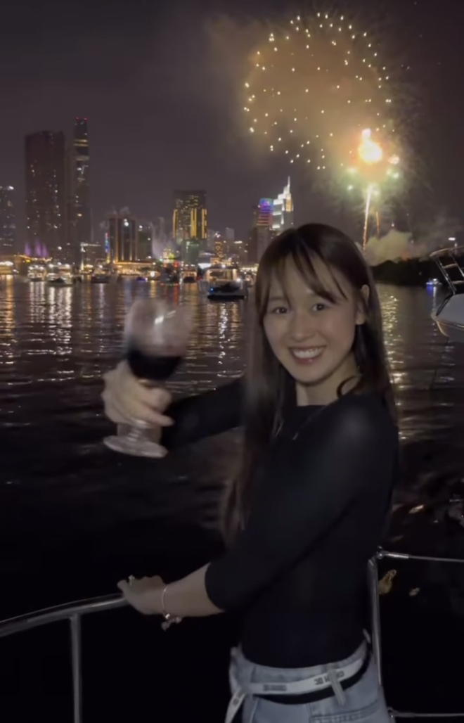 Anh Đức và vợ sắp cưới: Công khai sánh đôi ở sự kiện, giữ nguyên tắc đặc biệt trên MXH-13