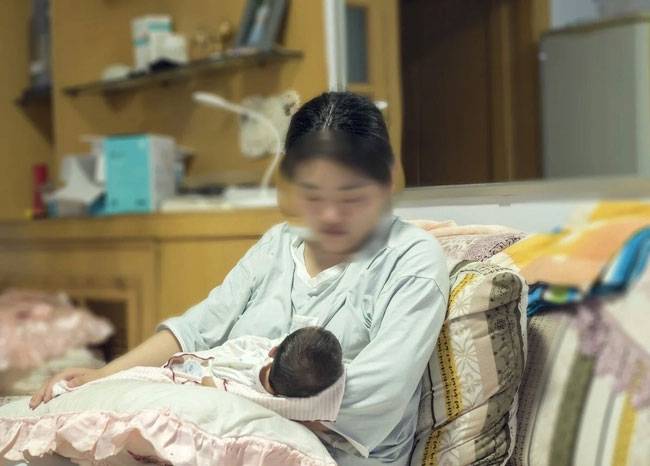 Mới ở cữ được 2 tuần mà em đã muốn phát điên với những quy tắc của mẹ chồng-1