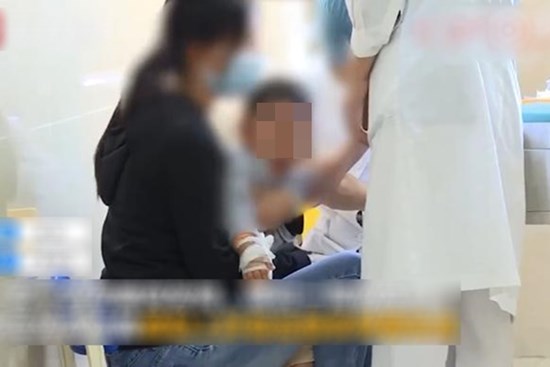 Bé 1 tuổi bị suy gan vì 1 thói quen nấu nướng xấu của nhiều gia đình