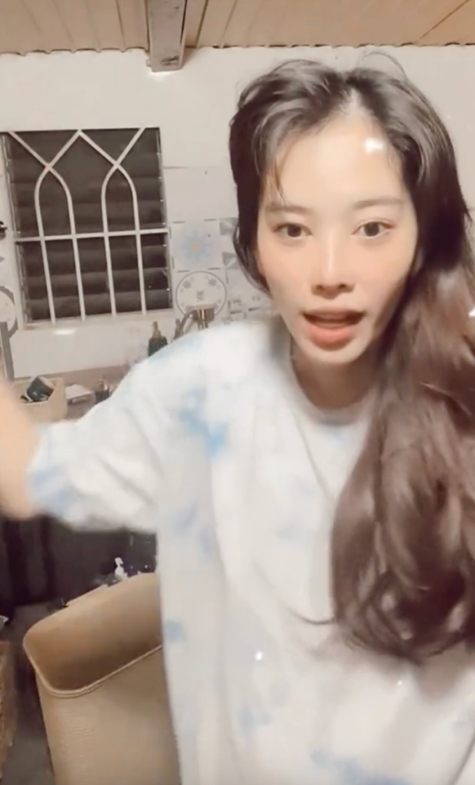 Fan khóc khi xem Nam Em hát live lần cuối trước khi dọn đồ lên Đà Lạt-2