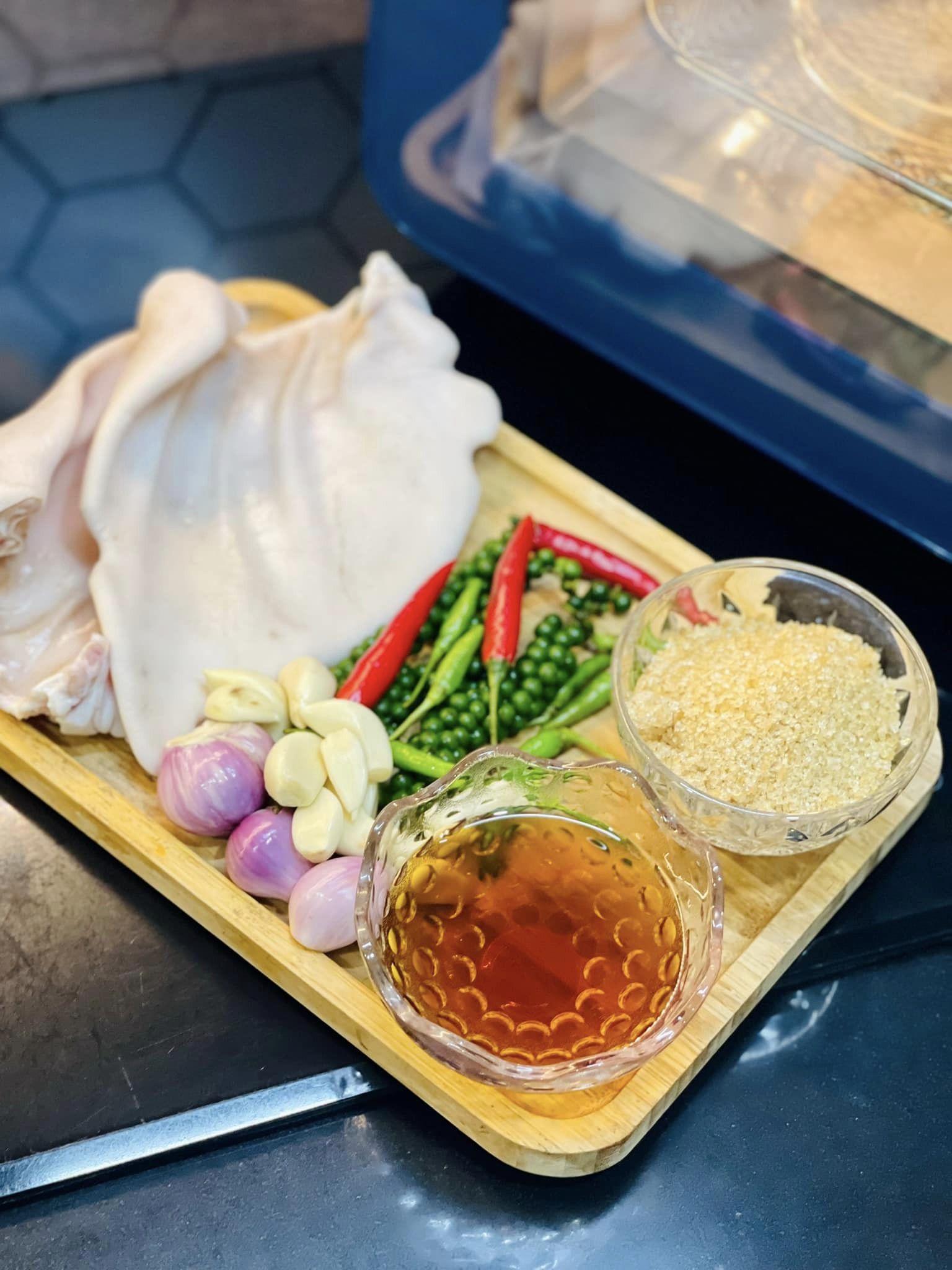 Bộ phận chứa đầy collagen của con heo, ăn nhiều đẹp da khỏe xương, ngâm mắm thơm giòn sần sật-2