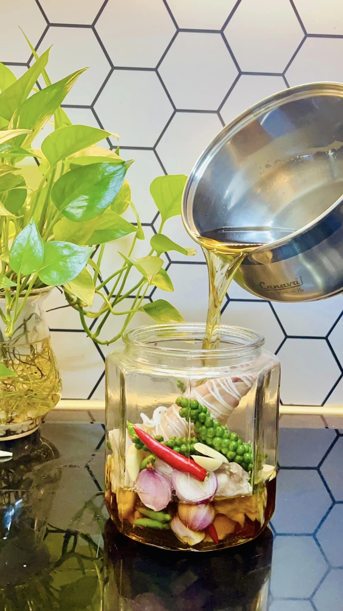 Bộ phận chứa đầy collagen của con heo, ăn nhiều đẹp da khỏe xương, ngâm mắm thơm giòn sần sật-8