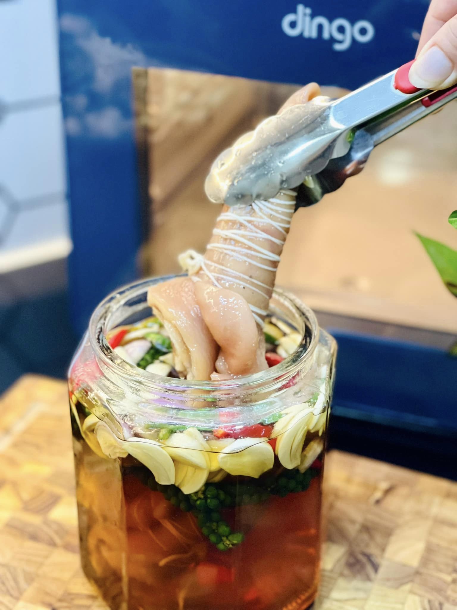 Bộ phận chứa đầy collagen của con heo, ăn nhiều đẹp da khỏe xương, ngâm mắm thơm giòn sần sật-9