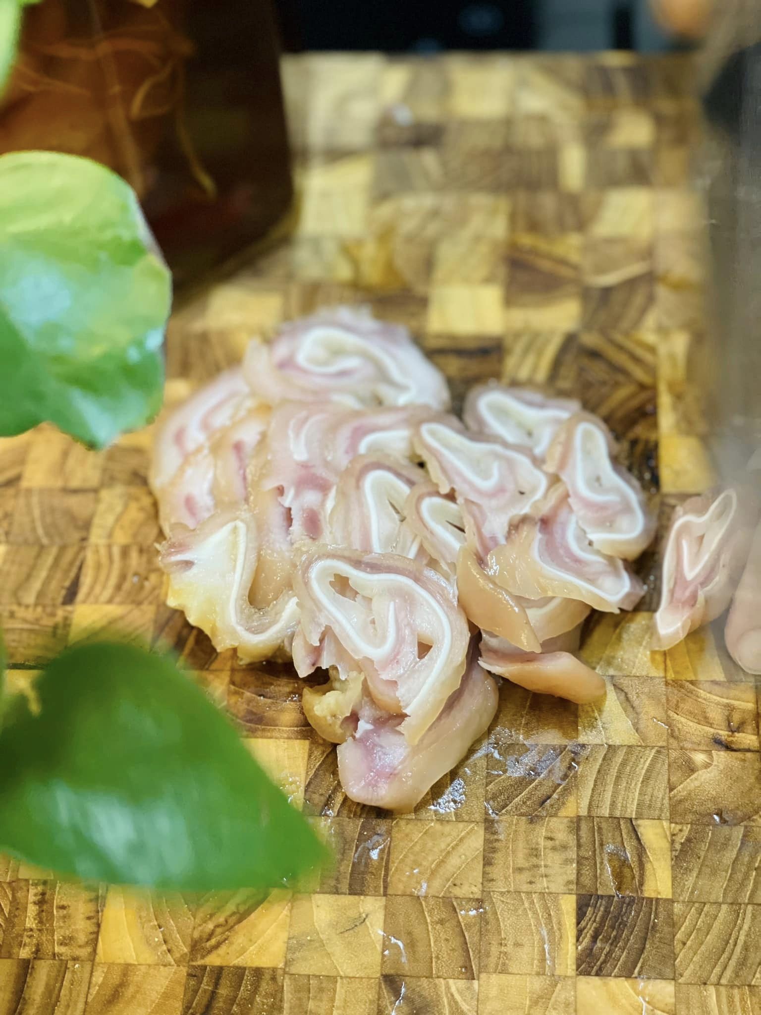 Bộ phận chứa đầy collagen của con heo, ăn nhiều đẹp da khỏe xương, ngâm mắm thơm giòn sần sật-10