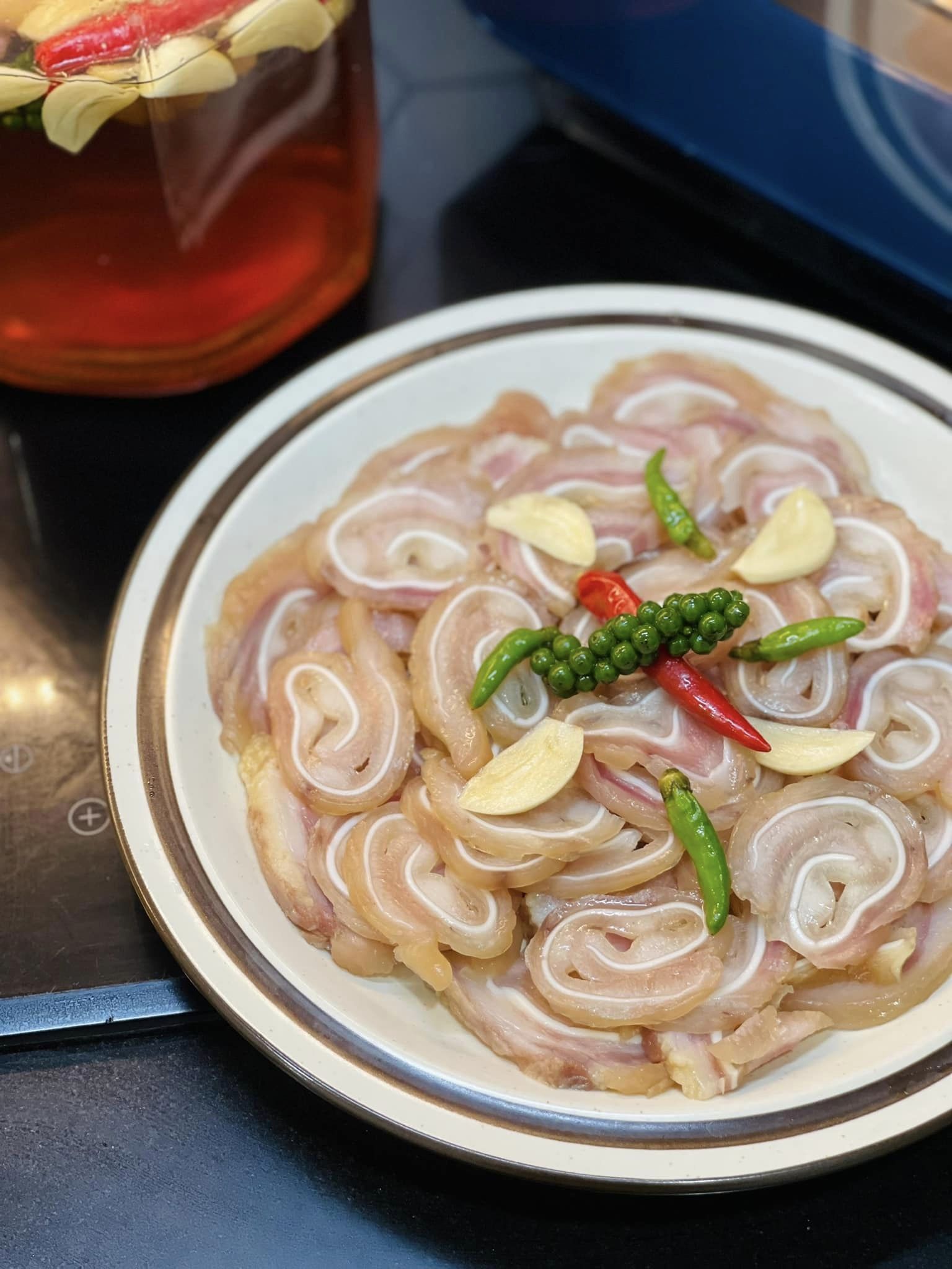 Bộ phận chứa đầy collagen của con heo, ăn nhiều đẹp da khỏe xương, ngâm mắm thơm giòn sần sật-11