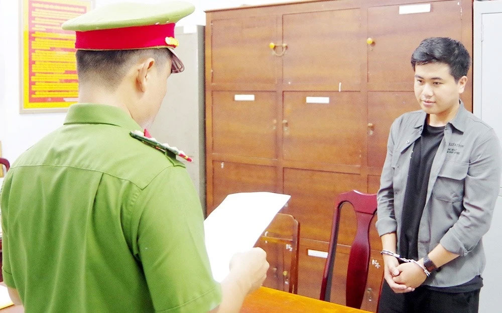 Kẻ gian trục lợi hàng chục tỷ từ mã giảm giá của Shopee thế nào-3