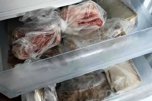 Cô gái 27 tuổi mắc ung thư dạ dày, bác sĩ chỉ ra 3 thực phẩm để lâu trong tủ lạnh là mầm mống bệnh-2