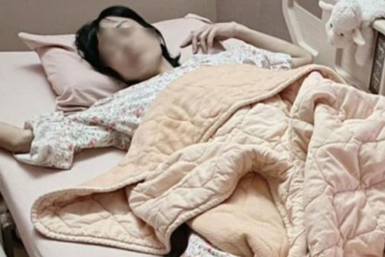 Cô gái 27 tuổi mắc ung thư dạ dày, bác sĩ chỉ ra 3 thực phẩm để lâu trong tủ lạnh là mầm mống bệnh