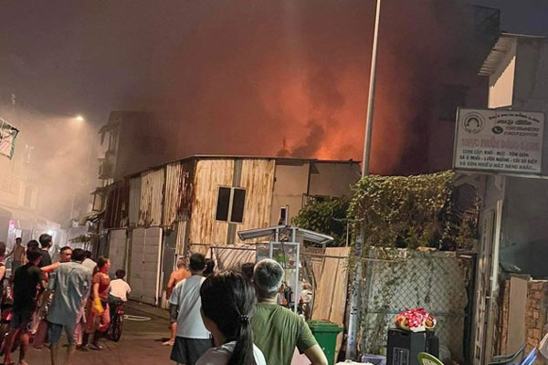 Cháy nhà gần chợ Bà Chiểu ở TP.HCM, một người tử vong-1