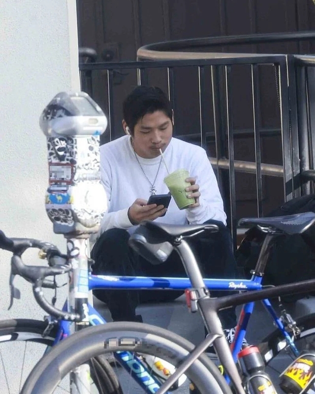 Tuổi 20 của Pax Thiên - cậu con nuôi gốc Việt khiến bố Brad Pitt suy sụp, em gái tuyên bố chống lại-5