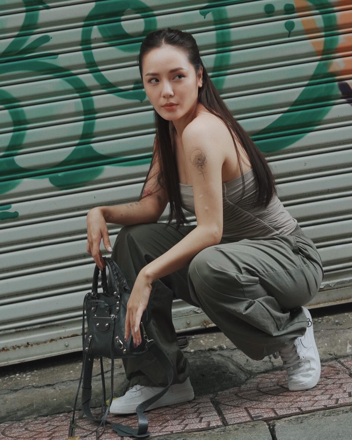 Ca sĩ Phương Linh ở tuổi 40: Trẻ trung, sành điệu không kém em gái Phương Ly nhờ 4 món thời trang-1