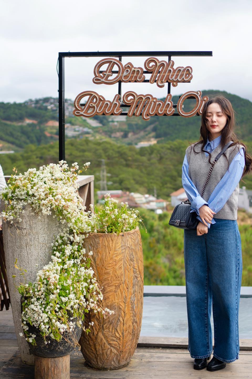 Ca sĩ Phương Linh ở tuổi 40: Trẻ trung, sành điệu không kém em gái Phương Ly nhờ 4 món thời trang-8