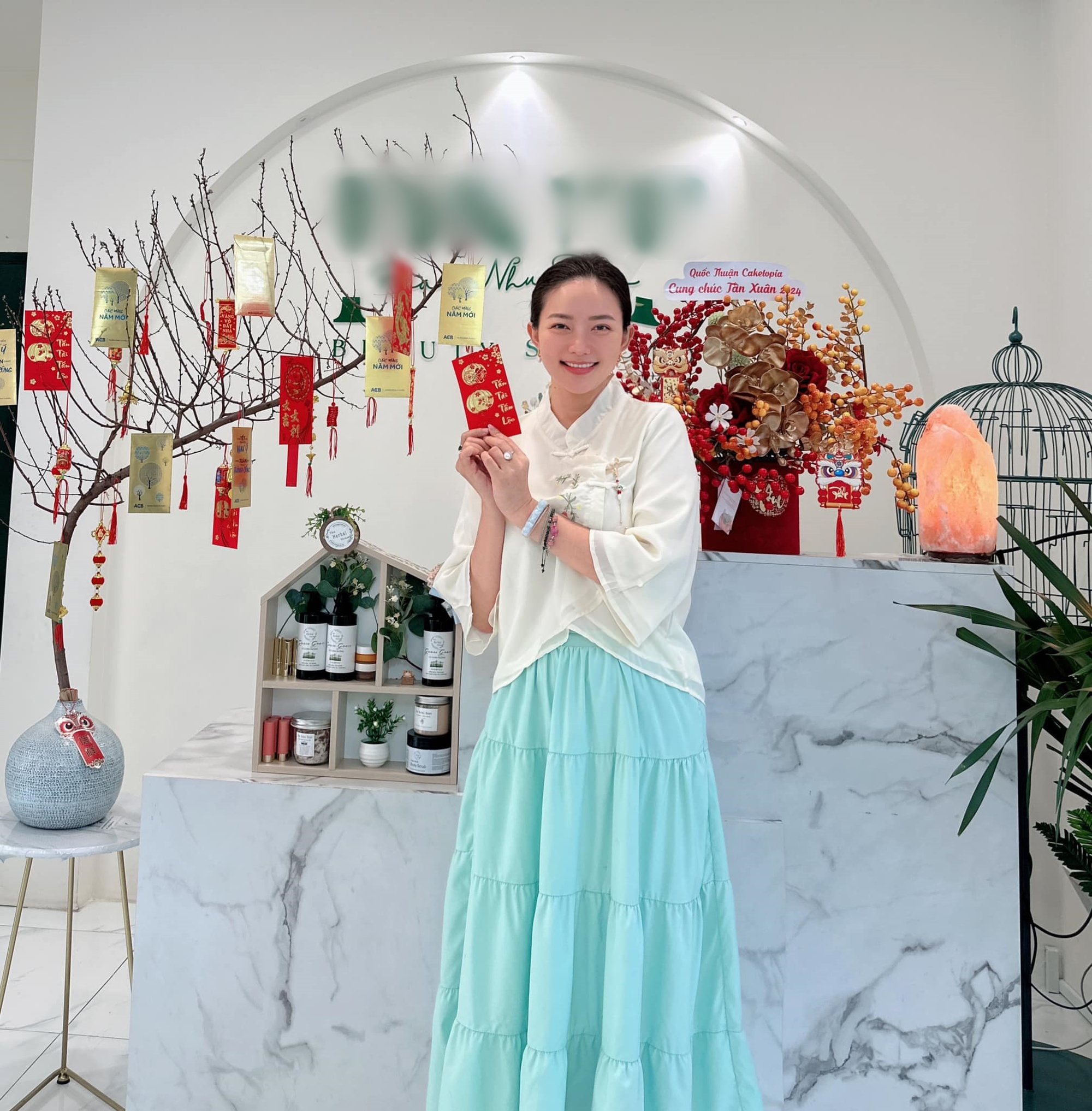 Cựu người mẫu lấy chồng đại gia từng có 3 đời vợ: Bỏ showbiz về làm bà chủ lớn, nắm trong tay loạt bất động sản đắt giá-2